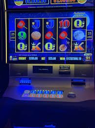 Wolf Gold slot game interface on ngamenjitu resmi mobile showing reels, paytable, and spinning controls